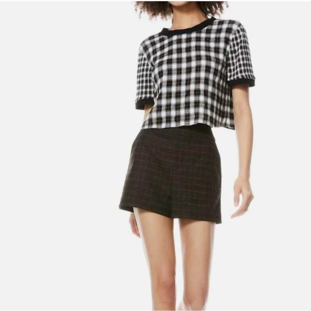 Alice + Olivia Piera Plaid Cropped Crewneck Tee In Shaw Plaid Black